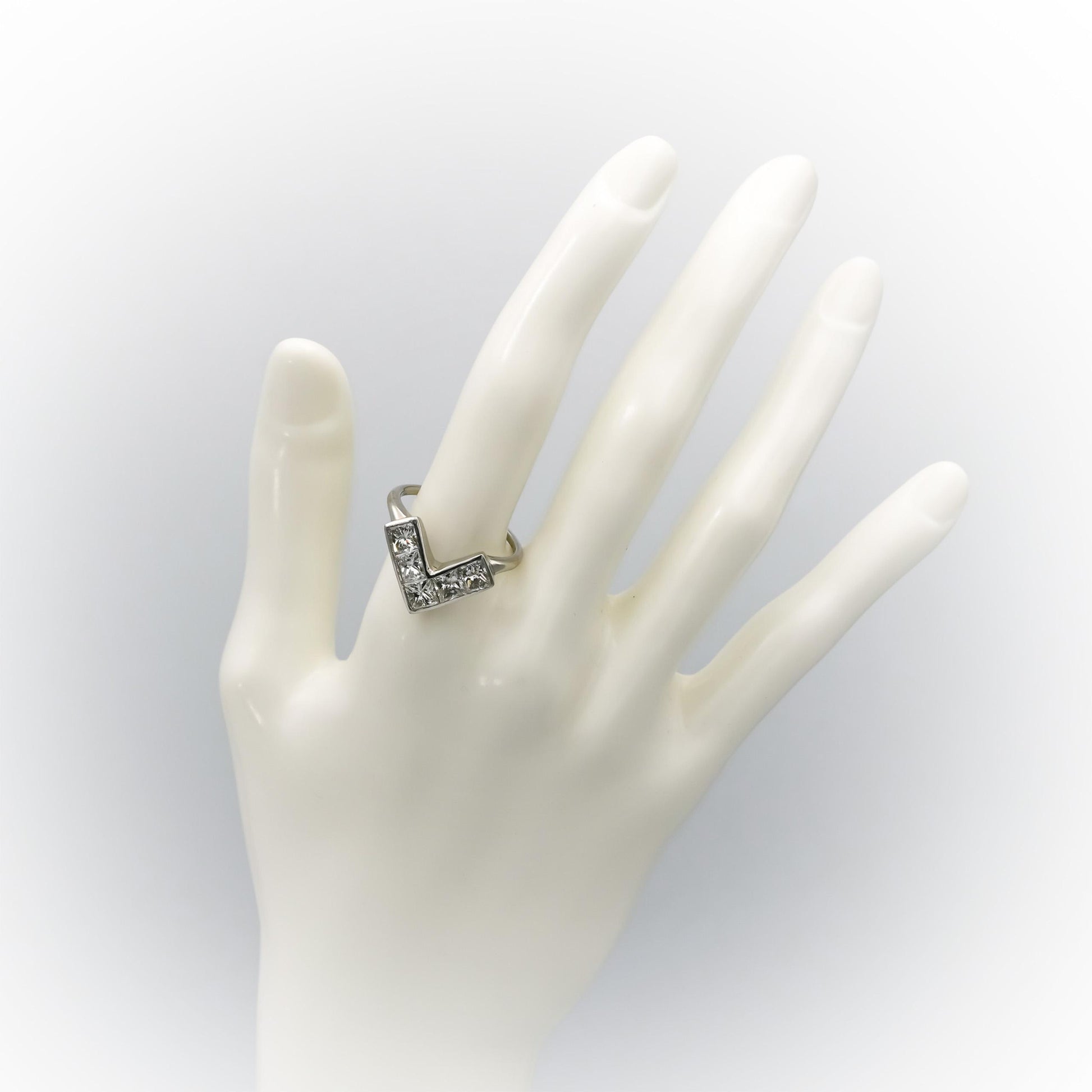 18k White Gold VS Princess Cut Diamond Chevron Ring 2.50CT Size 9.5