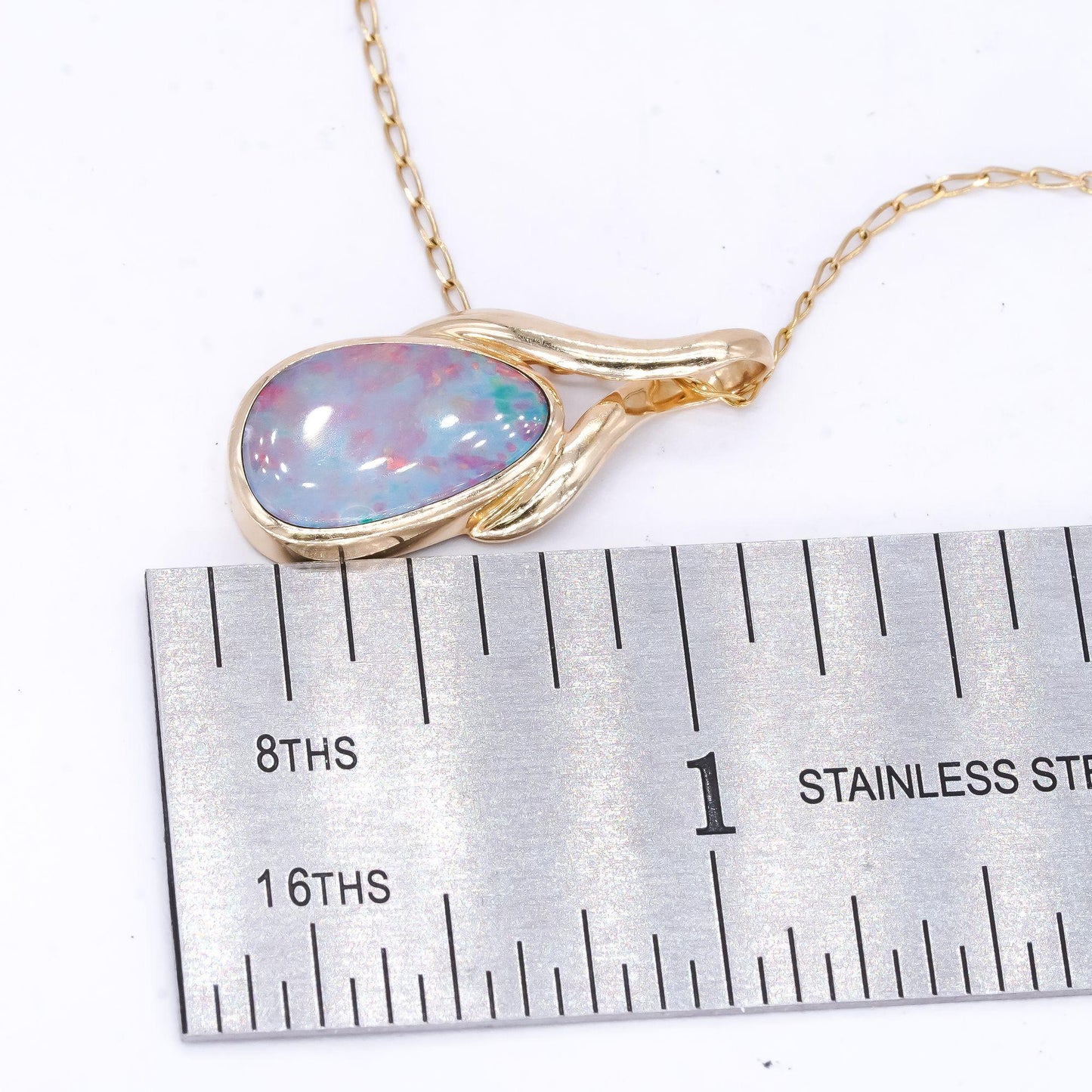 14k Yellow Gold 14.2 x 9.0mm Oblong Fiery Opal Solitaire Pendant Necklace