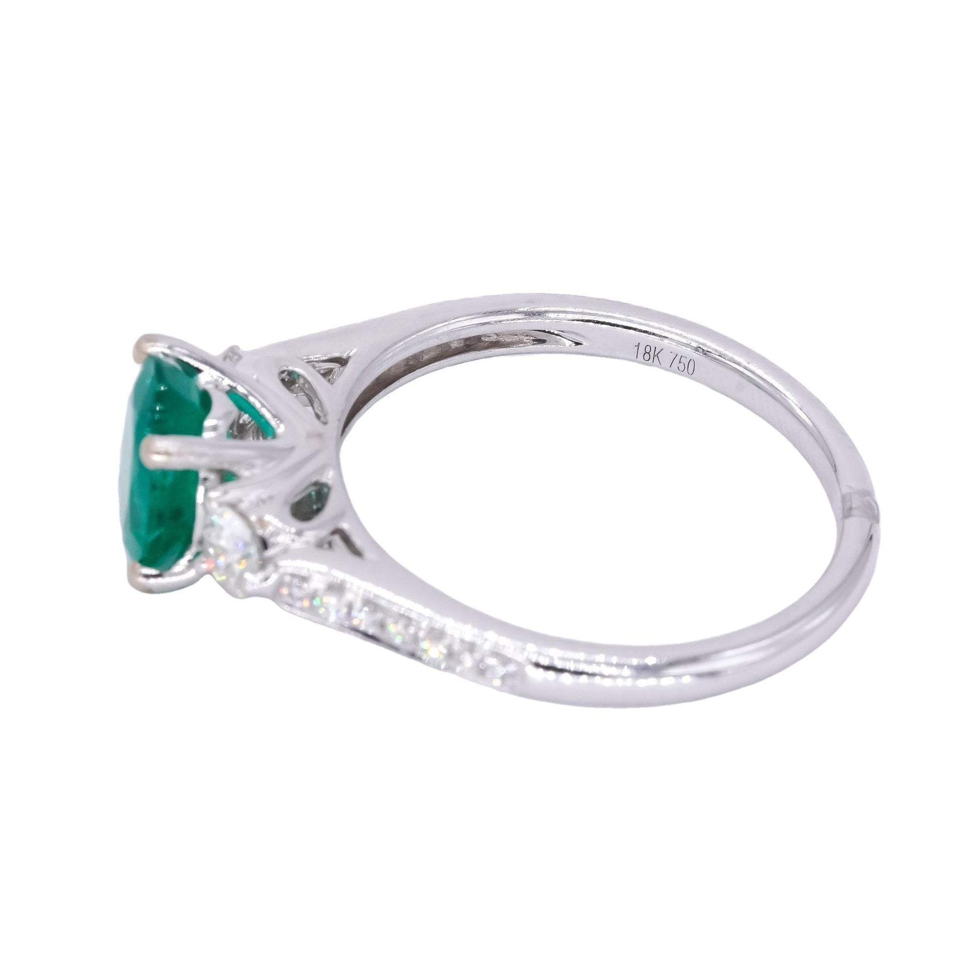 18k White Gold 1.33CT VS Diamond & Emerald Gallery Ring size 6.75