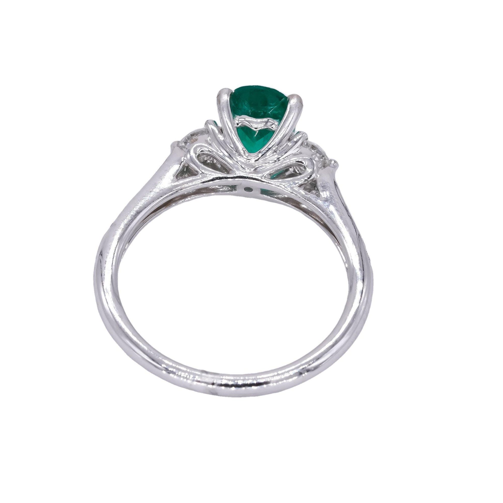 18k White Gold 1.33CT VS Diamond & Emerald Gallery Ring size 6.75