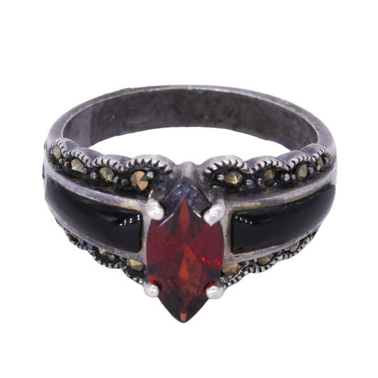 Sterling Silver 1.0CT Garnet and Onyx Cocktail Ring size 6