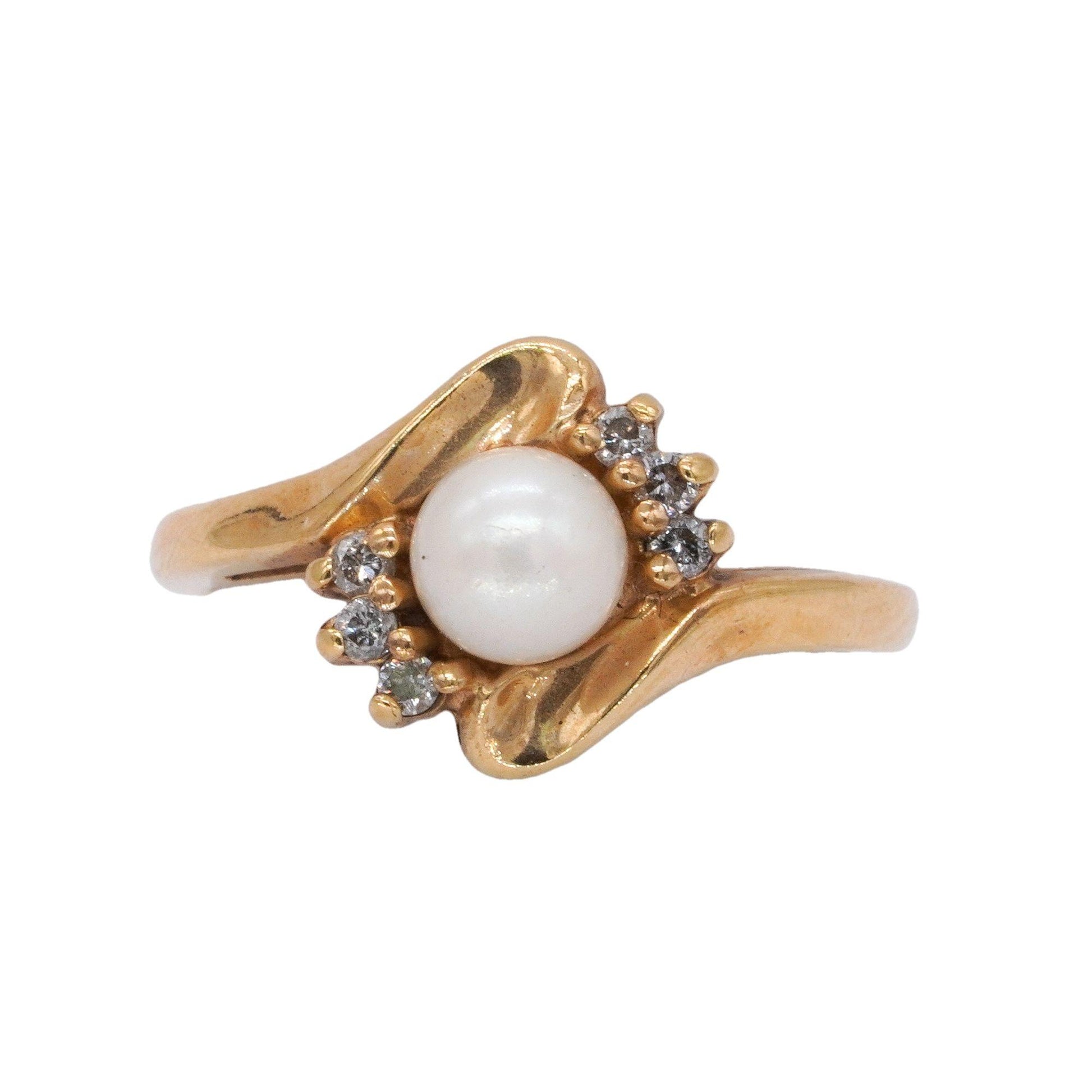 14k Yellow Gold 0.06CT Diamond and Pearl Cocktail Ring Size 6.25