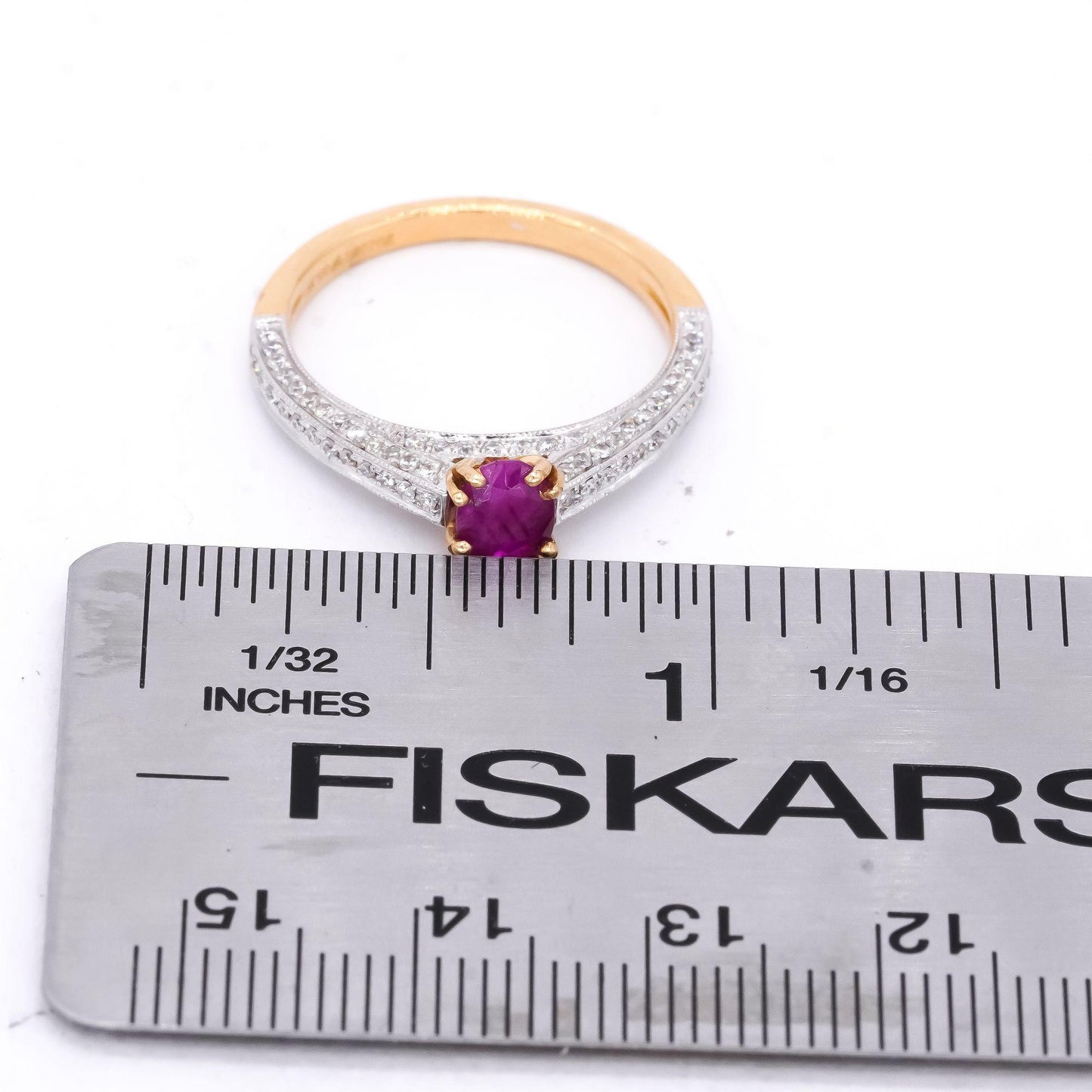 18k White & Yellow Gold 1.02CT Diamond & Ruby Pave 3-Sided Band Ring size 7.5