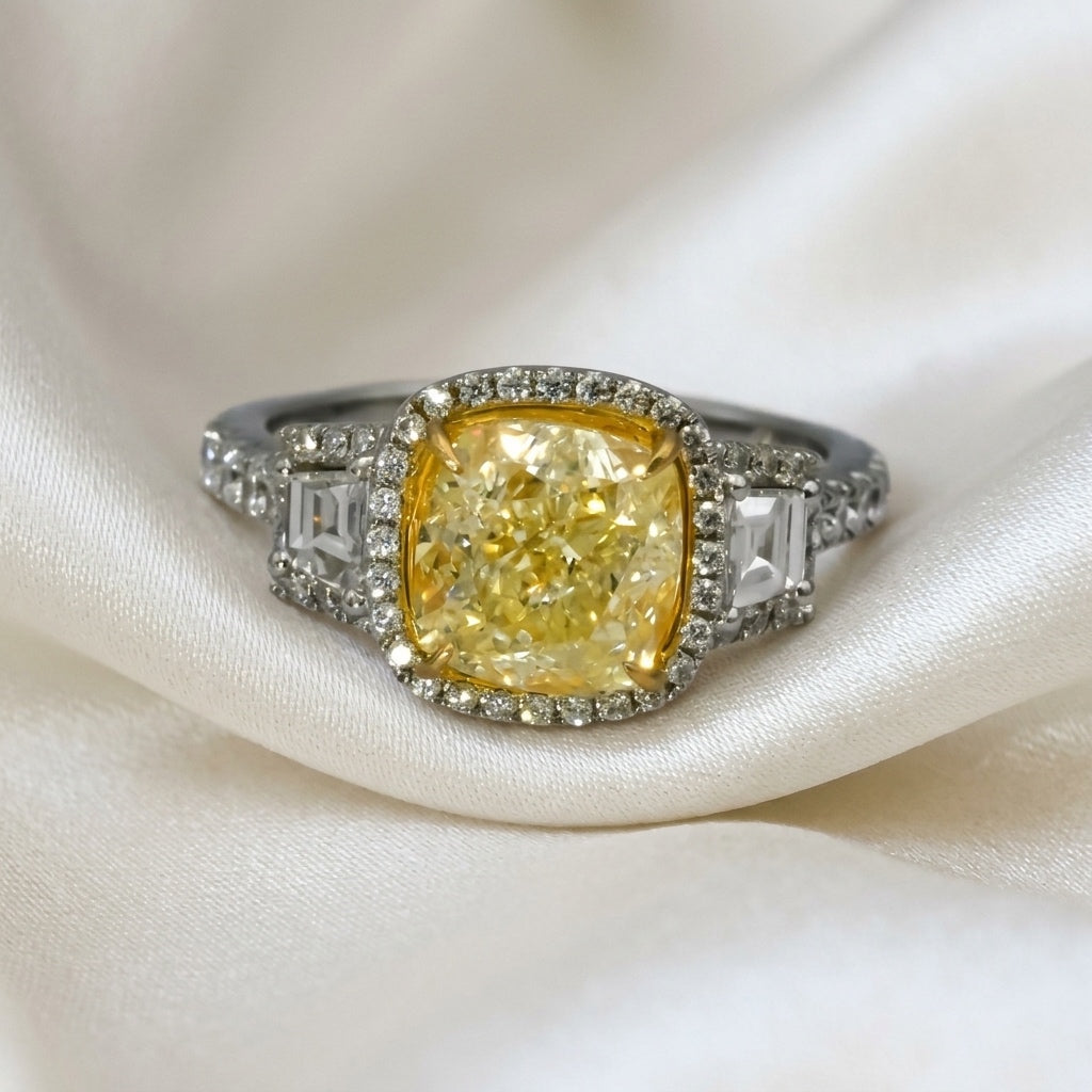 GIA 18k White Gold SI1/S-T Yellow Diamond Engagement Ring 4.02CT w/ 3.02CT Cent.