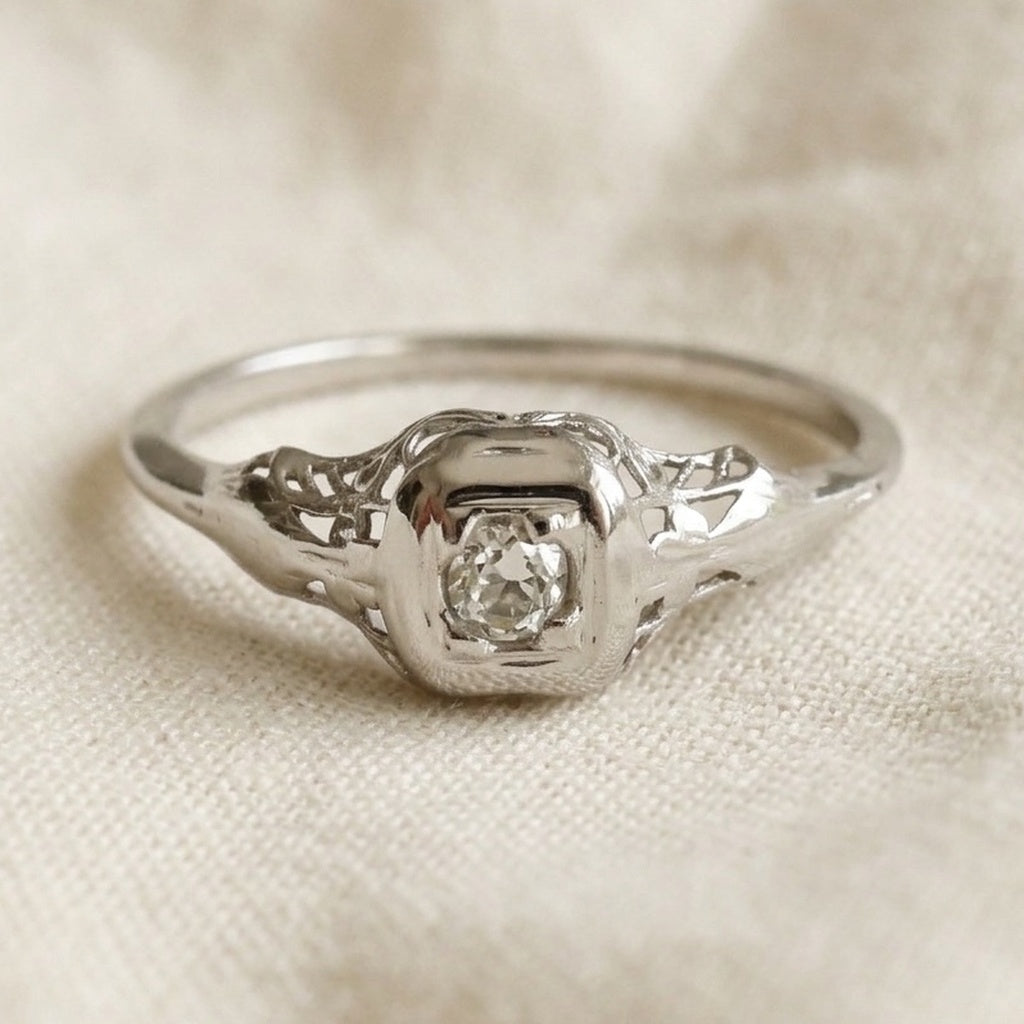 Vintage Antique Deco 14k White Gold VS Diamond Solitaire Ring 0.10CT Size 7.75