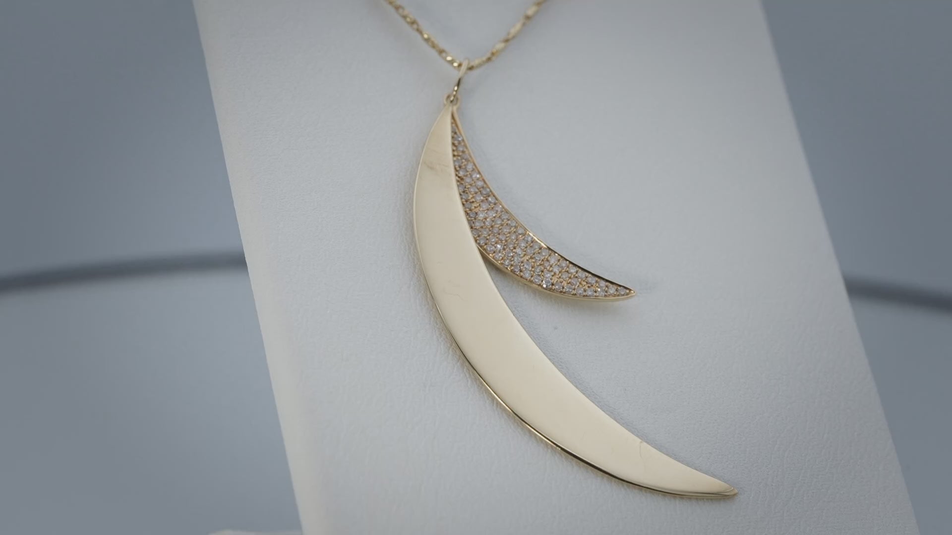 18k & 14k Yellow Gold Round Diamond Crescent Moons Pendant Necklace 0.25CT