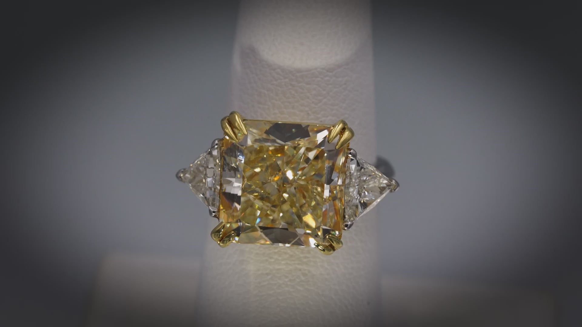 GIA Platinum & 18k Gold VS2/S-T Radiant Cut Diamond Ring 13.01CT w/ 11.51CT