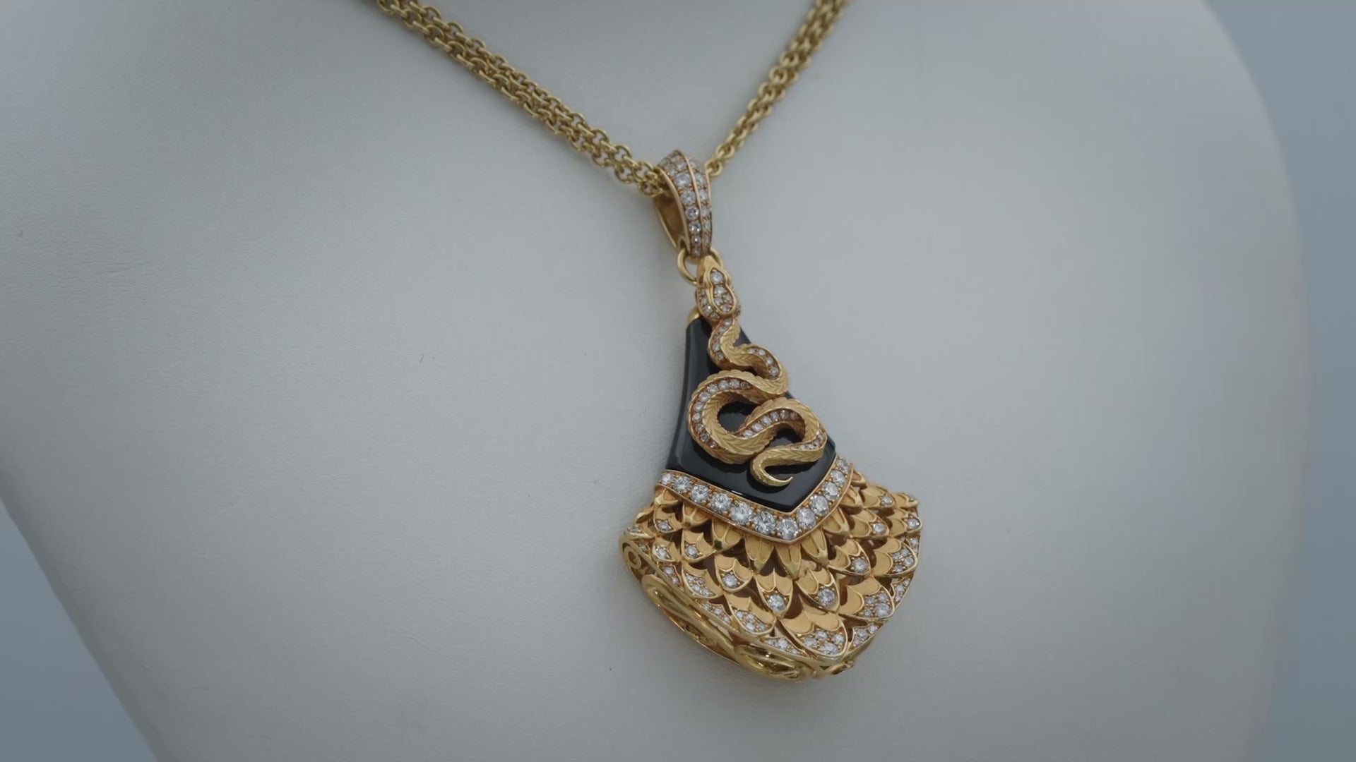 CARRERA Y CARRERA 18k Gold Diamond Onyx Sapphire Abanico Necklace 21.75CT $37500