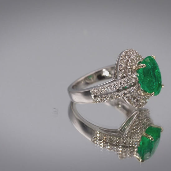 18k White Gold VS Diamond and Emerald Cluster Cocktail Ring 5.59CT Size 6.75