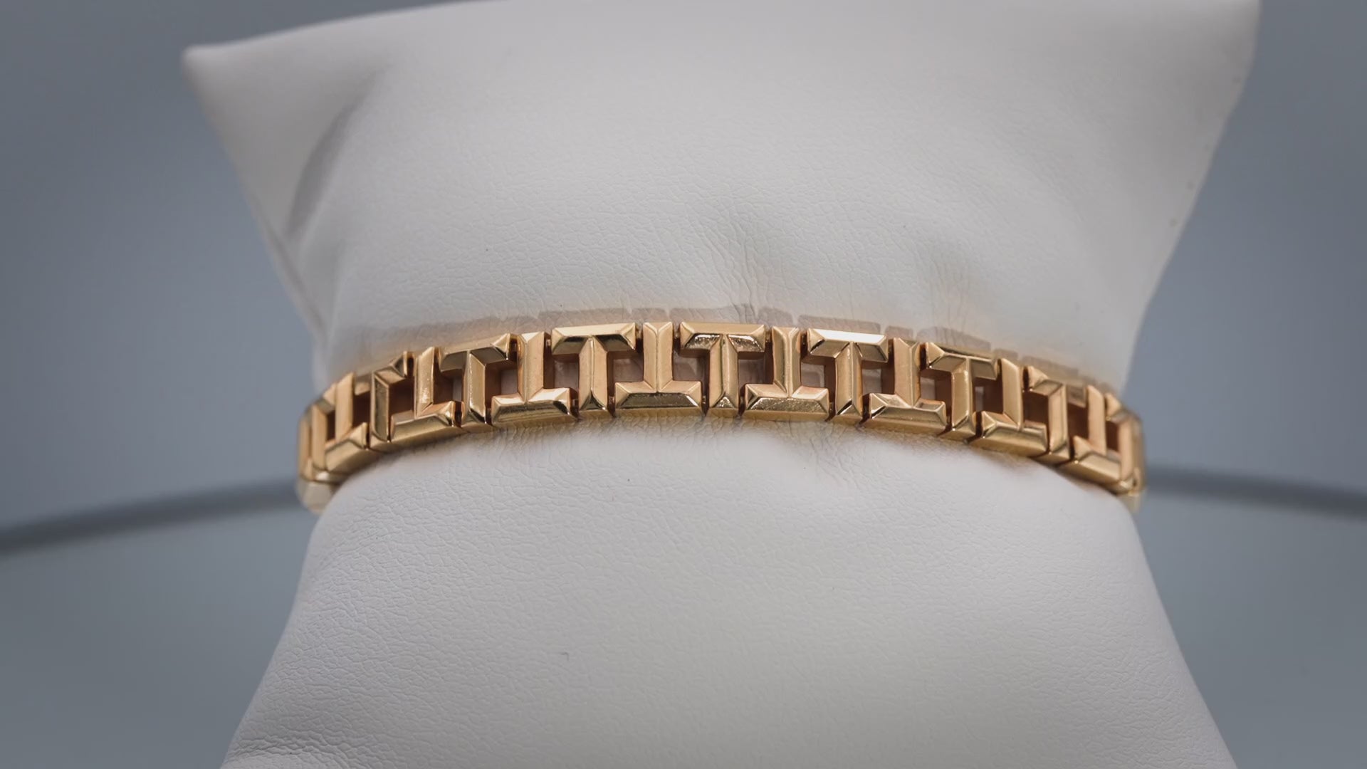 TIFFANY & CO. 18k Rose Gold Tiffany True T Narrow Bracelet 10,000 Retail Value