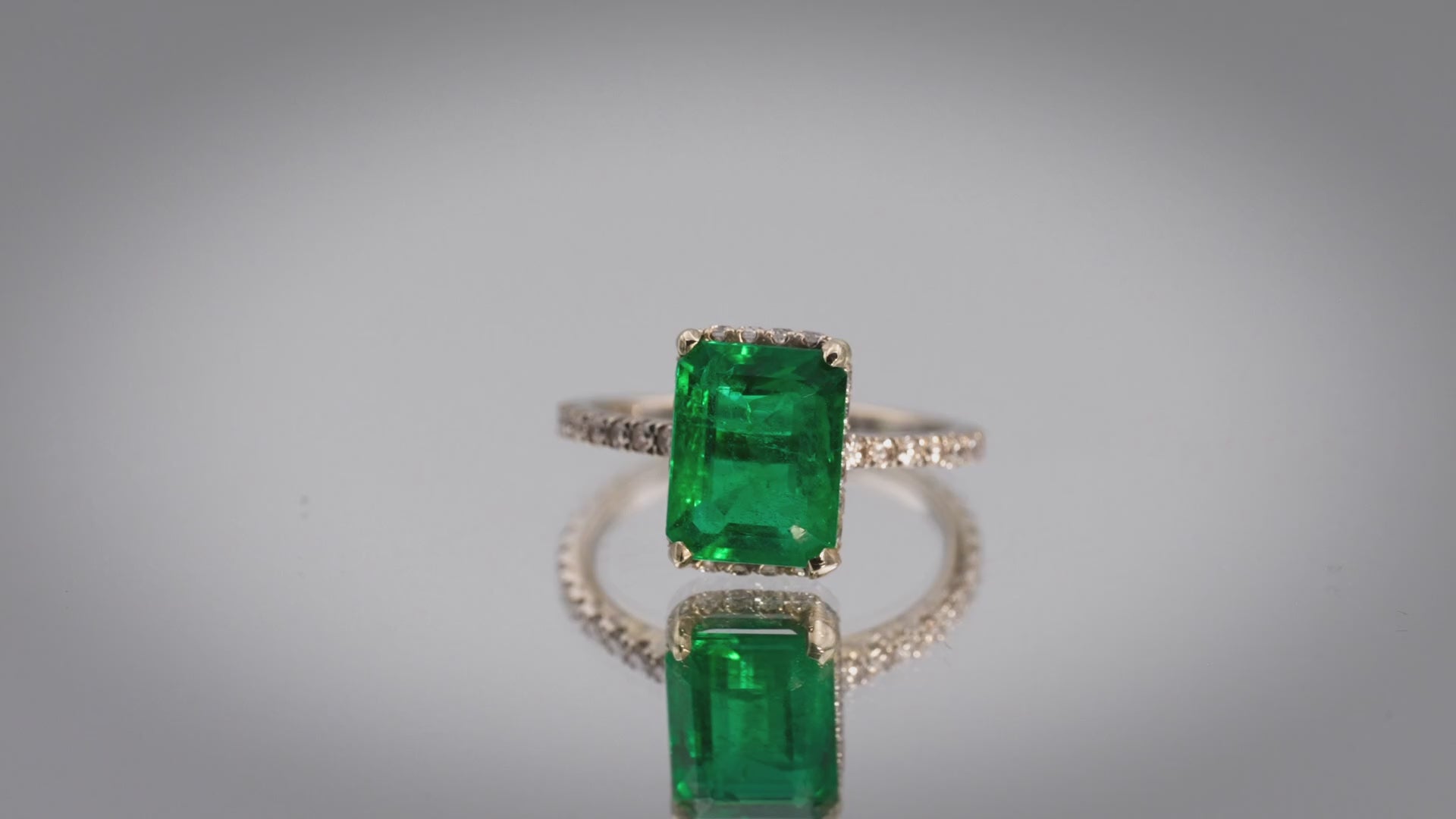 GIA Certified 18k White Gold Diamond and Zambia Emerald Ring 2.93CT Size 5.25