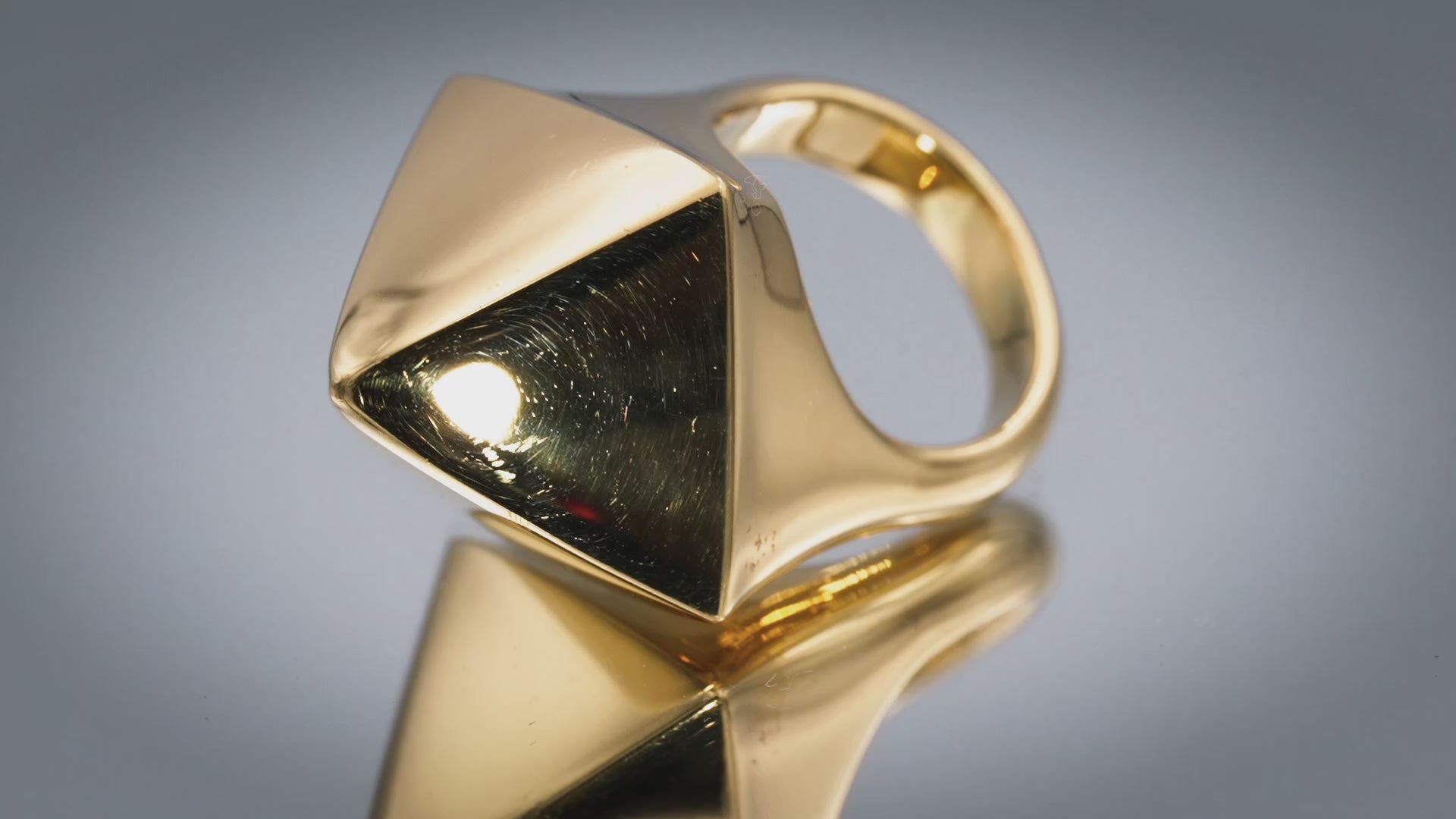 TIFFANY & CO. Vintage 18k Yellow Gold Pyramid Ring Size 8