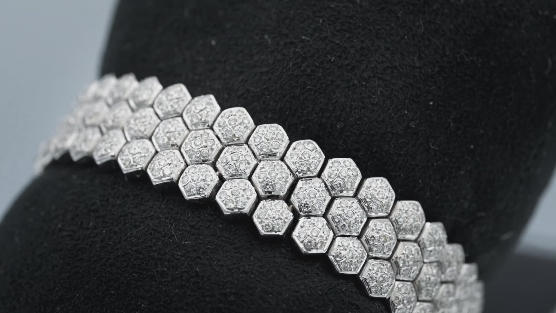 18k White Gold Round Diamond Hexagon Link Cluster 14.5mm Wide Bracelet 4.0CT